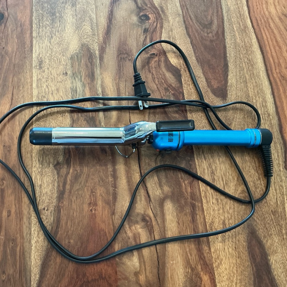 Hot Tools Pro 1” Curling iron. Like new, used briefly in a salon